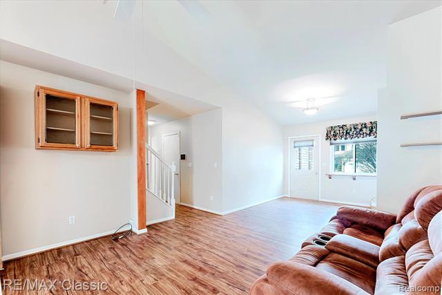 9039 Lake E Road 45, Clarkston, MI 48348