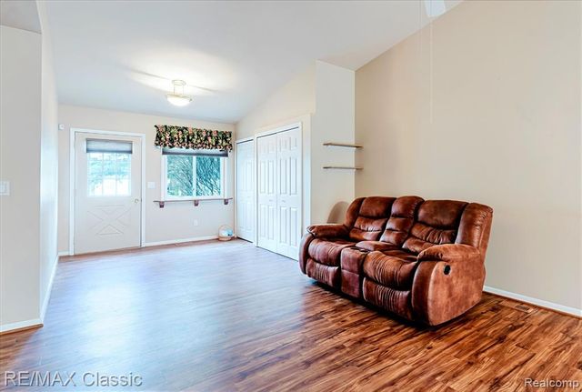 9039 Lake E Road 45, Clarkston, MI 48348
