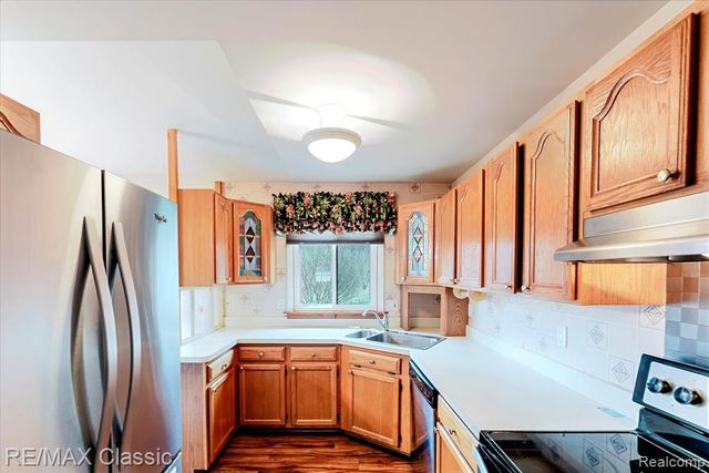 9039 Lake E Road 45, Clarkston, MI 48348
