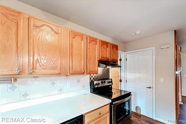 9039 Lake E Road 45, Clarkston, MI 48348