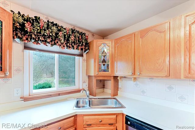 9039 Lake E Road 45, Clarkston, MI 48348