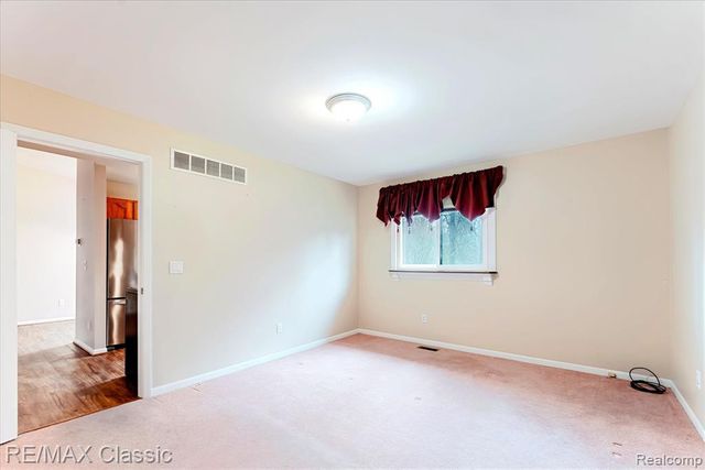 9039 Lake E Road 45, Clarkston, MI 48348