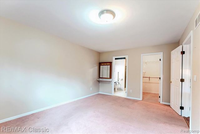 9039 Lake E Road 45, Clarkston, MI 48348