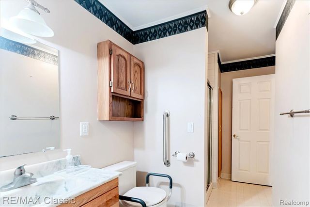 9039 Lake E Road 45, Clarkston, MI 48348