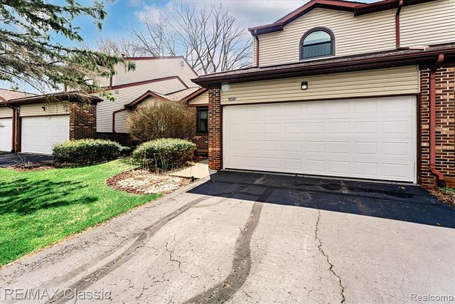 9039 Lake E Road 45, Clarkston, MI 48348