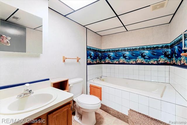 9039 Lake E Road 45, Clarkston, MI 48348