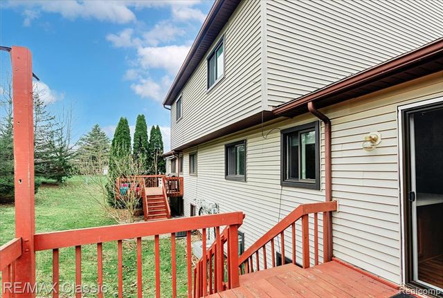 9039 Lake E Road 45, Clarkston, MI 48348