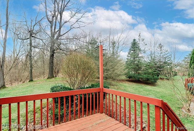 9039 Lake E Road 45, Clarkston, MI 48348
