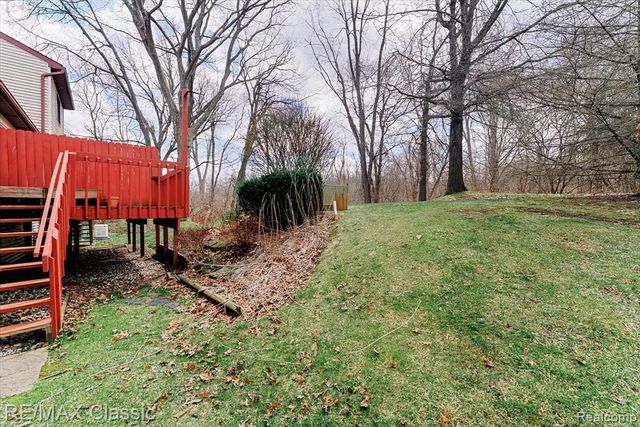 9039 Lake E Road 45, Clarkston, MI 48348