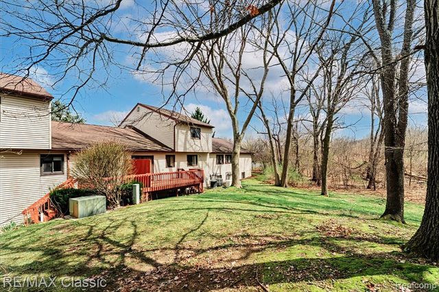9039 Lake E Road 45, Clarkston, MI 48348