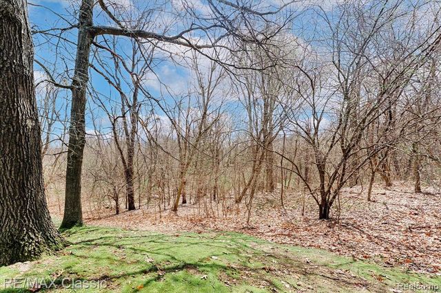 9039 Lake E Road 45, Clarkston, MI 48348