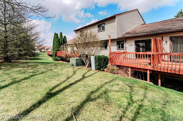 9039 Lake E Road 45, Clarkston, MI 48348