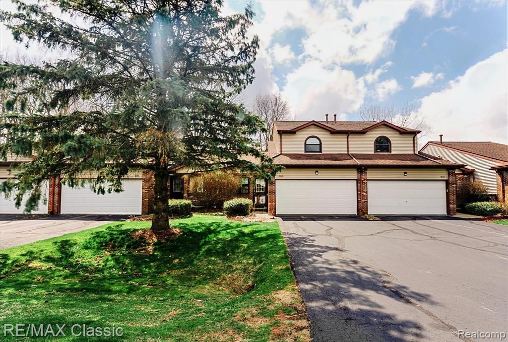 9039 Lake E Road 45, Clarkston, MI 48348