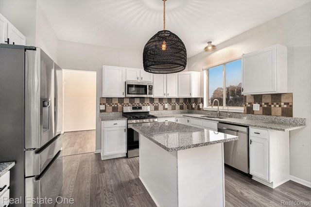 3180 Waldon Ridge Drive, Orion Charter Township, MI 48359