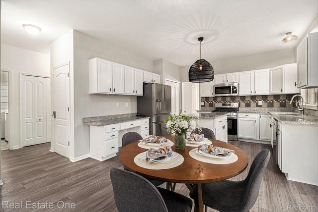 3180 Waldon Ridge Drive, Orion Charter Township, MI 48359