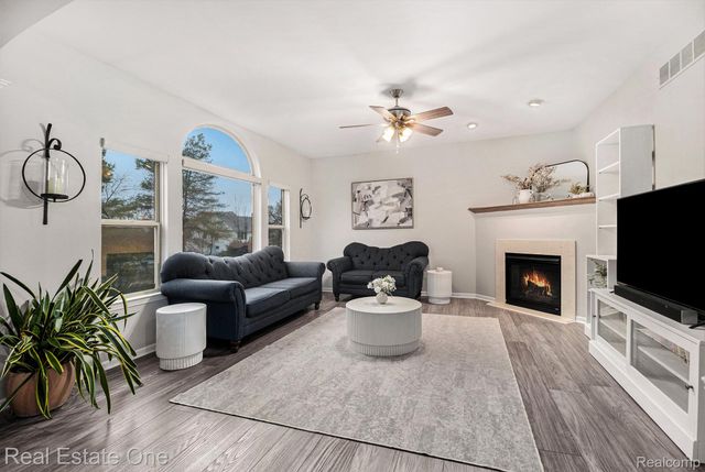 3180 Waldon Ridge Drive, Orion Charter Township, MI 48359