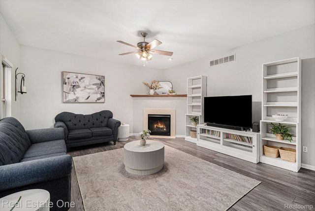 3180 Waldon Ridge Drive, Orion Charter Township, MI 48359