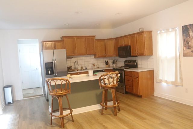 637 Leonard Street Ne, Belmont Twp, MI 49503