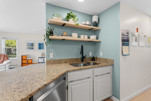 1 Bartlett Road, Stratham, NH 03885