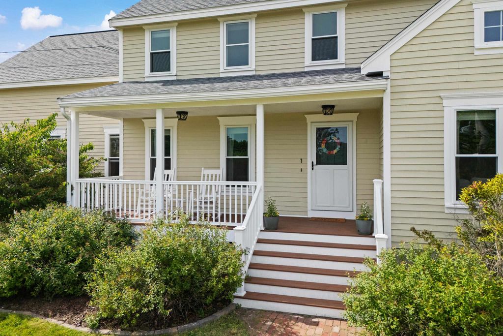 Image 4 of property listing at 1 Bartlett Road, Stratham, NH 03885