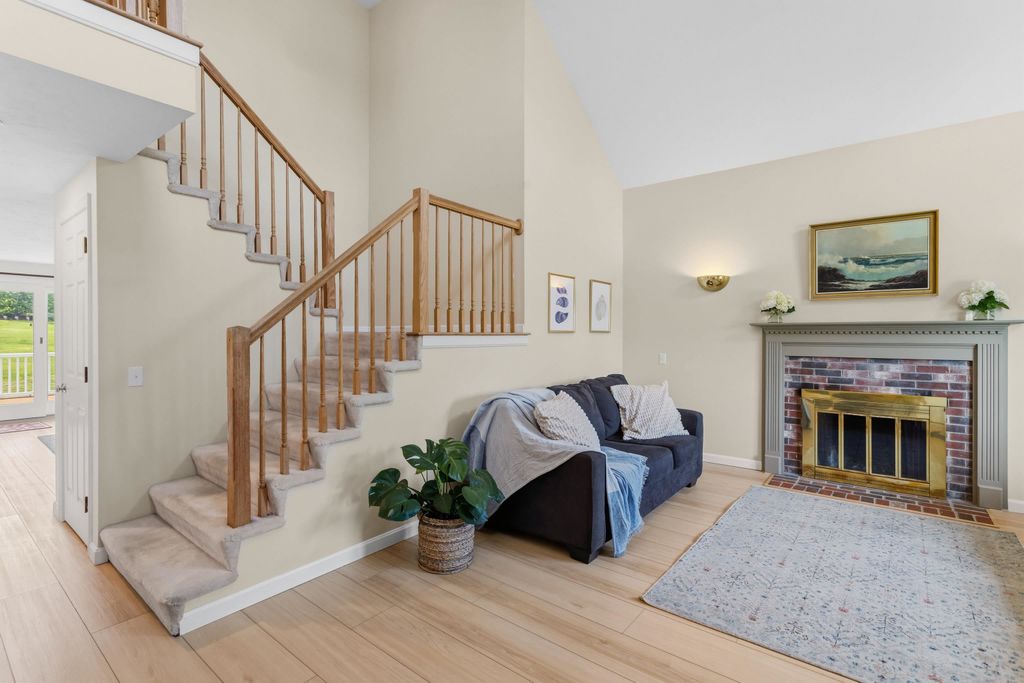 Image 5 of property listing at 1 Bartlett Road, Stratham, NH 03885