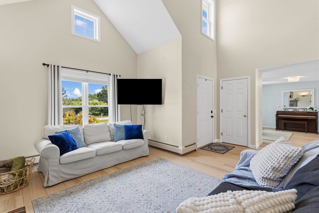 Image 7 of property listing at 1 Bartlett Road, Stratham, NH 03885