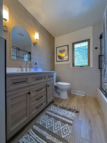 3121 N 105th STREET, Wauwatosa, WI 53222