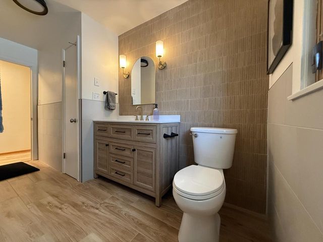 3121 N 105th STREET, Wauwatosa, WI 53222