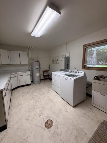 3121 N 105th STREET, Wauwatosa, WI 53222