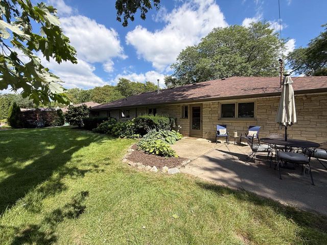 3121 N 105th STREET, Wauwatosa, WI 53222