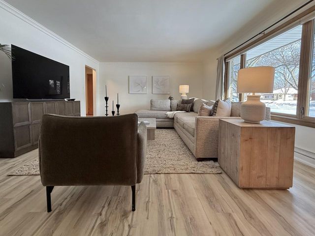 3121 N 105th STREET, Wauwatosa, WI 53222