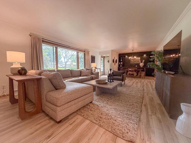3121 N 105th STREET, Wauwatosa, WI 53222