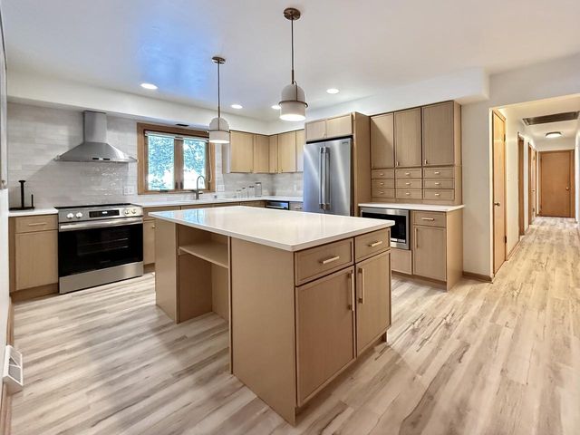 3121 N 105th STREET, Wauwatosa, WI 53222