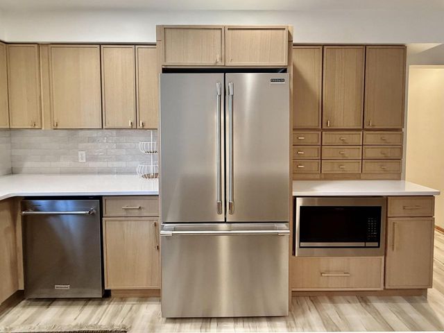 3121 N 105th STREET, Wauwatosa, WI 53222