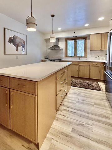 3121 N 105th STREET, Wauwatosa, WI 53222