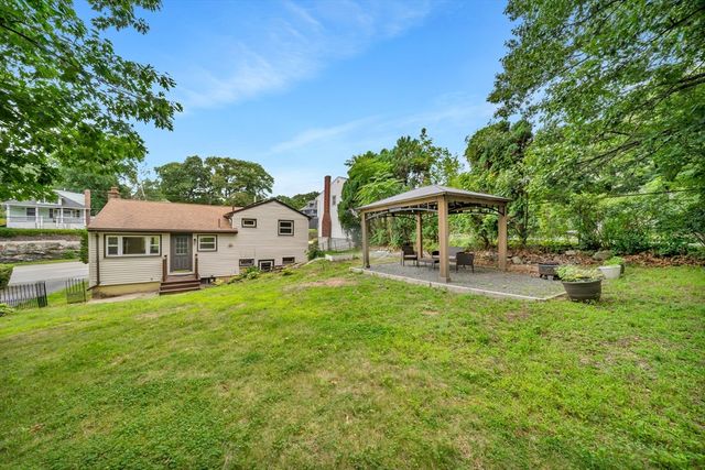 566 Main St, Stoneham, MA 02180