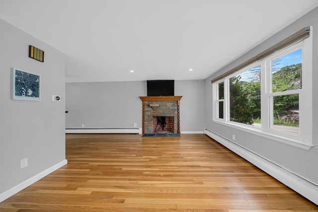 566 Main St, Stoneham, MA 02180