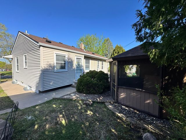 782 Howard Street N, Saint Paul, MN 55119