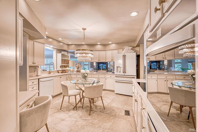 300 Stonegate Road, Evansville, IN 47711