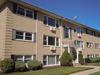 5037 N East River Road 1B, Norridge, IL 60706