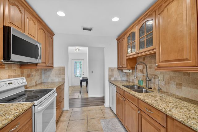 3618 Valley Way, West Palm Beach, FL 33406