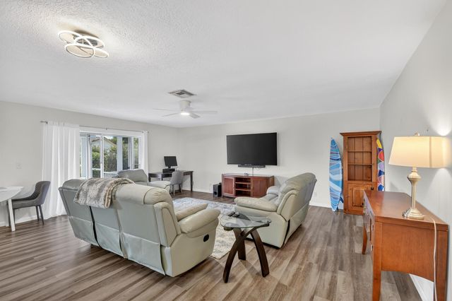 3618 Valley Way, West Palm Beach, FL 33406