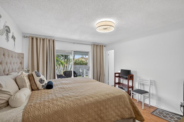 3618 Valley Way, West Palm Beach, FL 33406