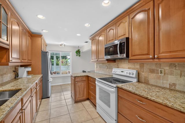 3618 Valley Way, West Palm Beach, FL 33406