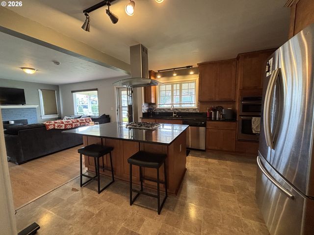 39465 PROCTOR Blvd, Sandy, OR 97055