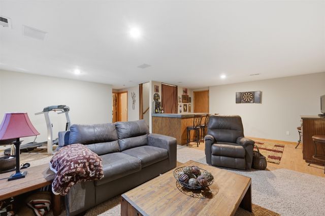 4513 S Richmond Cir, Wichita, KS 67217