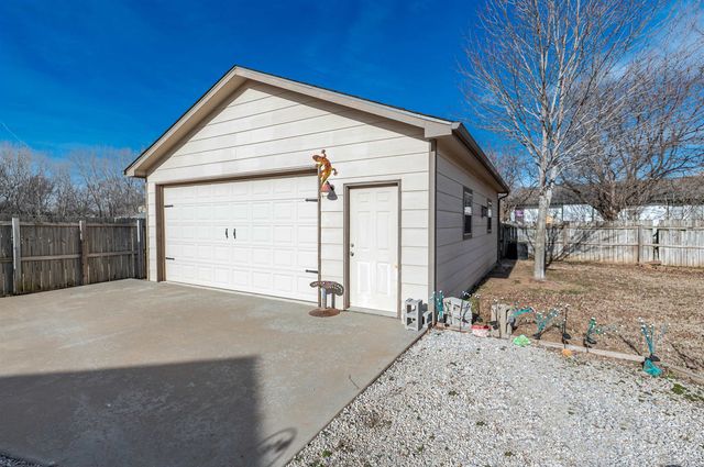 4513 S Richmond Cir, Wichita, KS 67217