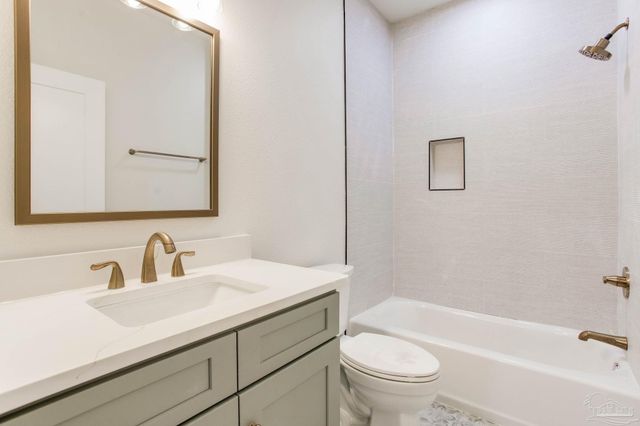 16 S M St, Pensacola, FL 32502