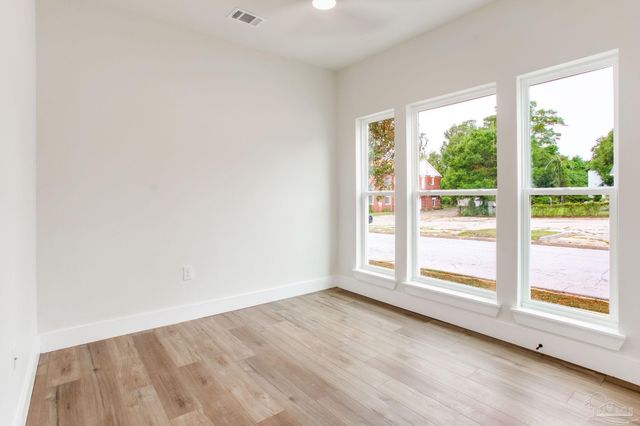 16 S M St, Pensacola, FL 32502