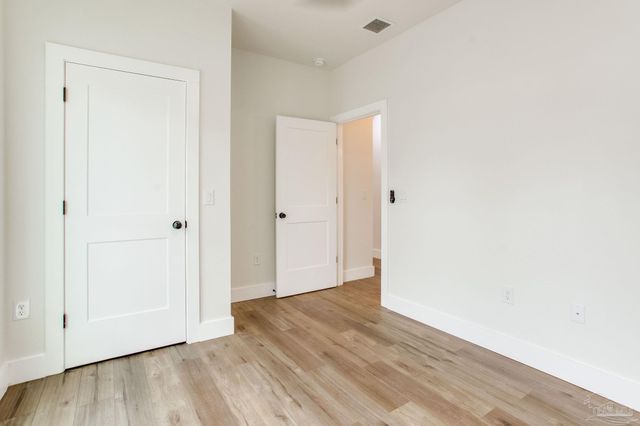 16 S M St, Pensacola, FL 32502